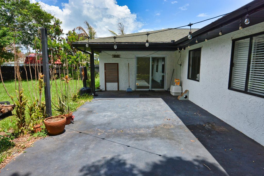 Photo of 2117 SE East Dunbrooke Circle, Port Saint Lucie, FL 34952 (MLS # B26034676)