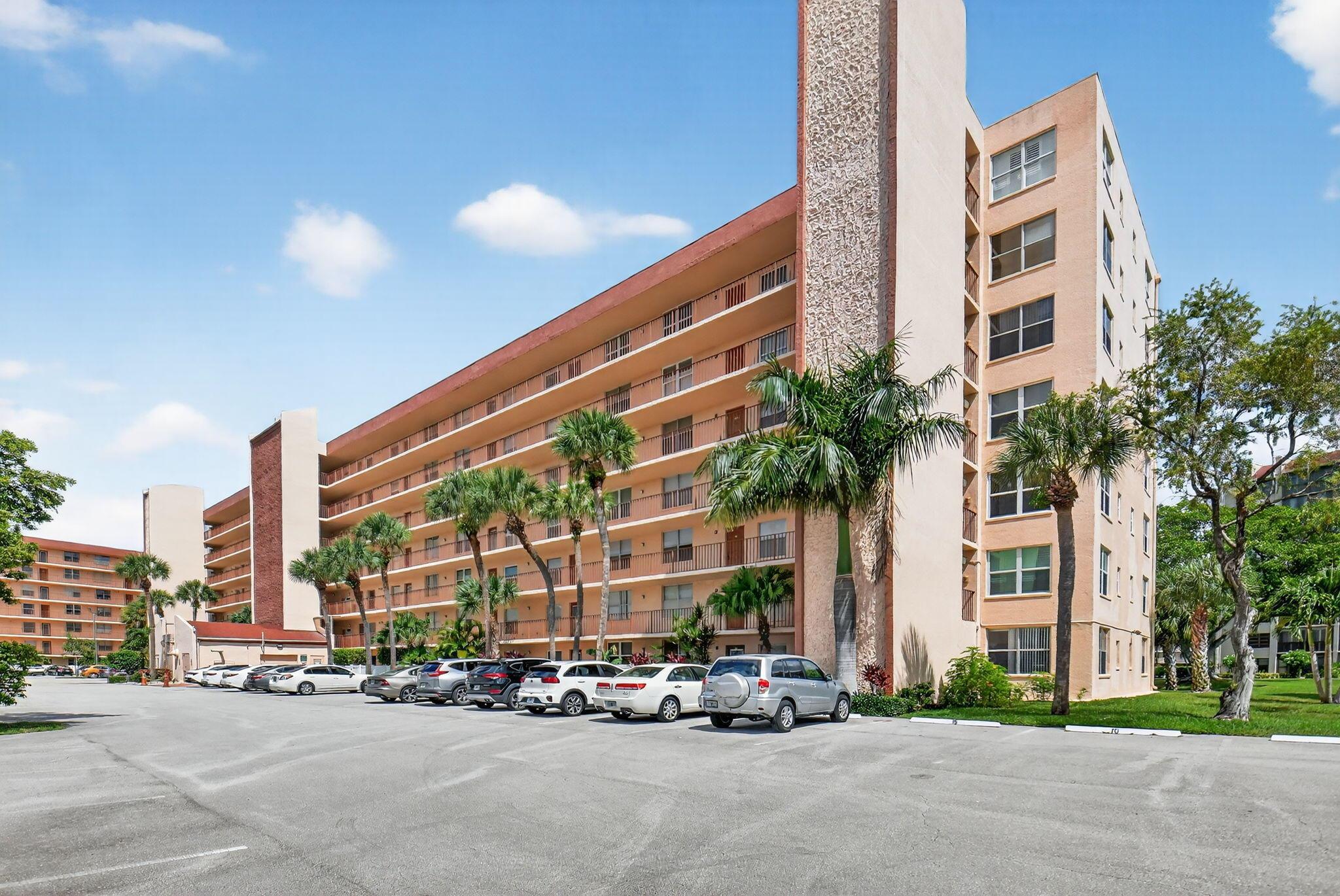Penthouse unit in Bonaire Village! Beautifully updated kitchen with new Washer/dryer and a great split floor plan. Large walk in closet with a gorgeous updated shower and tastefully remodeled bathroom. Clubhouse has a heated pool, game rooms, fitness center, clubs and grills at the pool. Bonaire community has Beautiful wide Nature and lakeside Walking paths. Located near shopping, places of worship, restaurants, and highways. OFFERED FULLY FURNISHED TURNKEY! Available seasonally for $2400. Available for immediate occupancy.