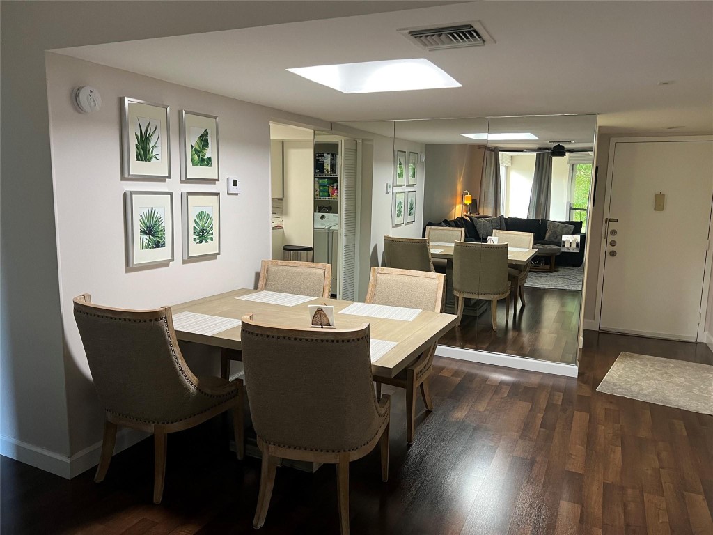 COUNTRY CLUB APT At Bonav - Residential