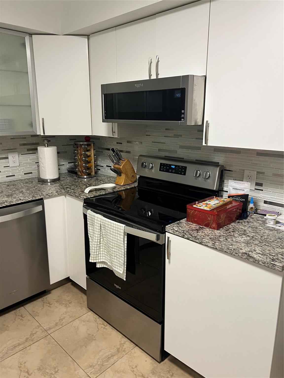 COUNTRY CLUB APT At Bonav - Residential