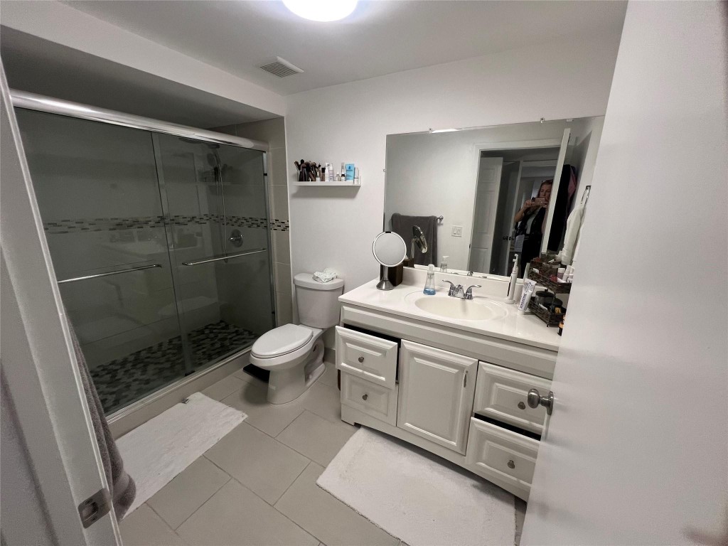 COUNTRY CLUB APT At Bonav - Residential