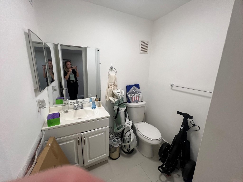 COUNTRY CLUB APT At Bonav - Residential