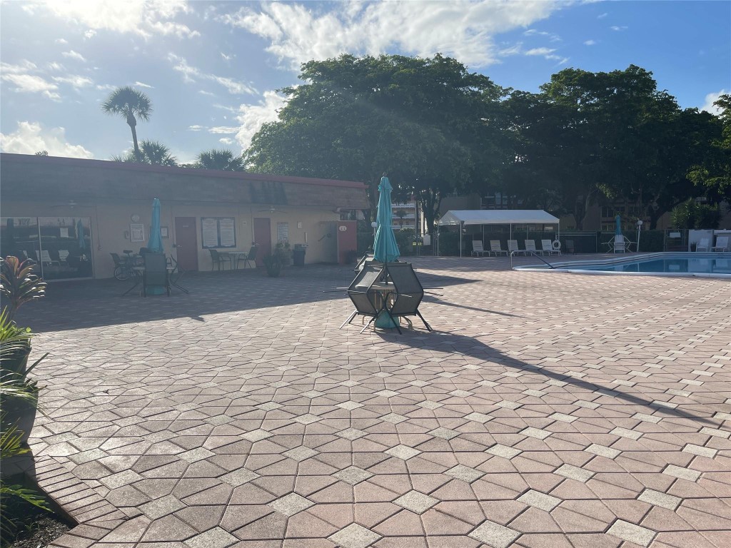 Oriole Golf & Tennis Club - Residential