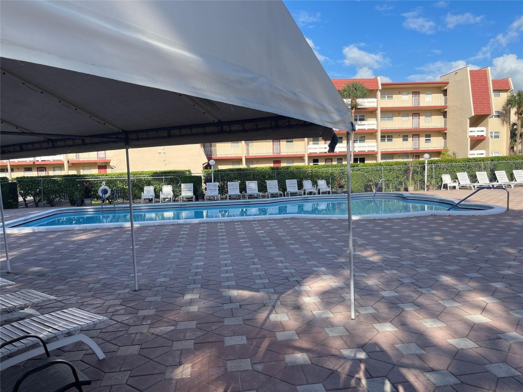 Oriole Golf & Tennis Club - Residential