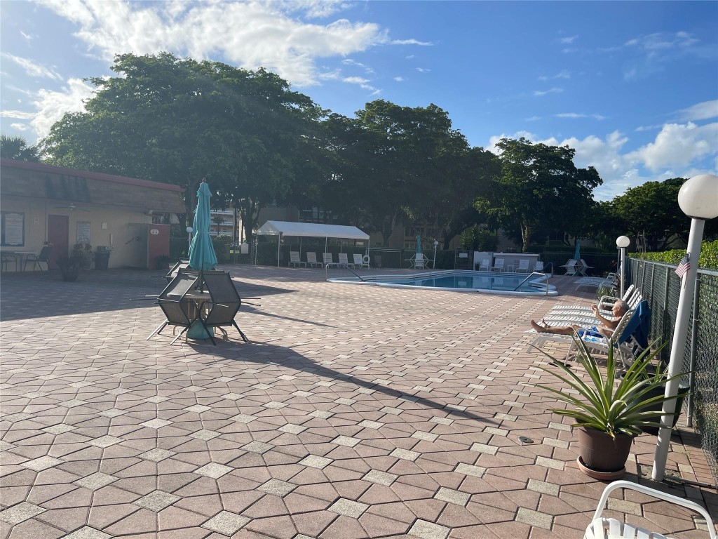 Oriole Golf & Tennis Club - Residential