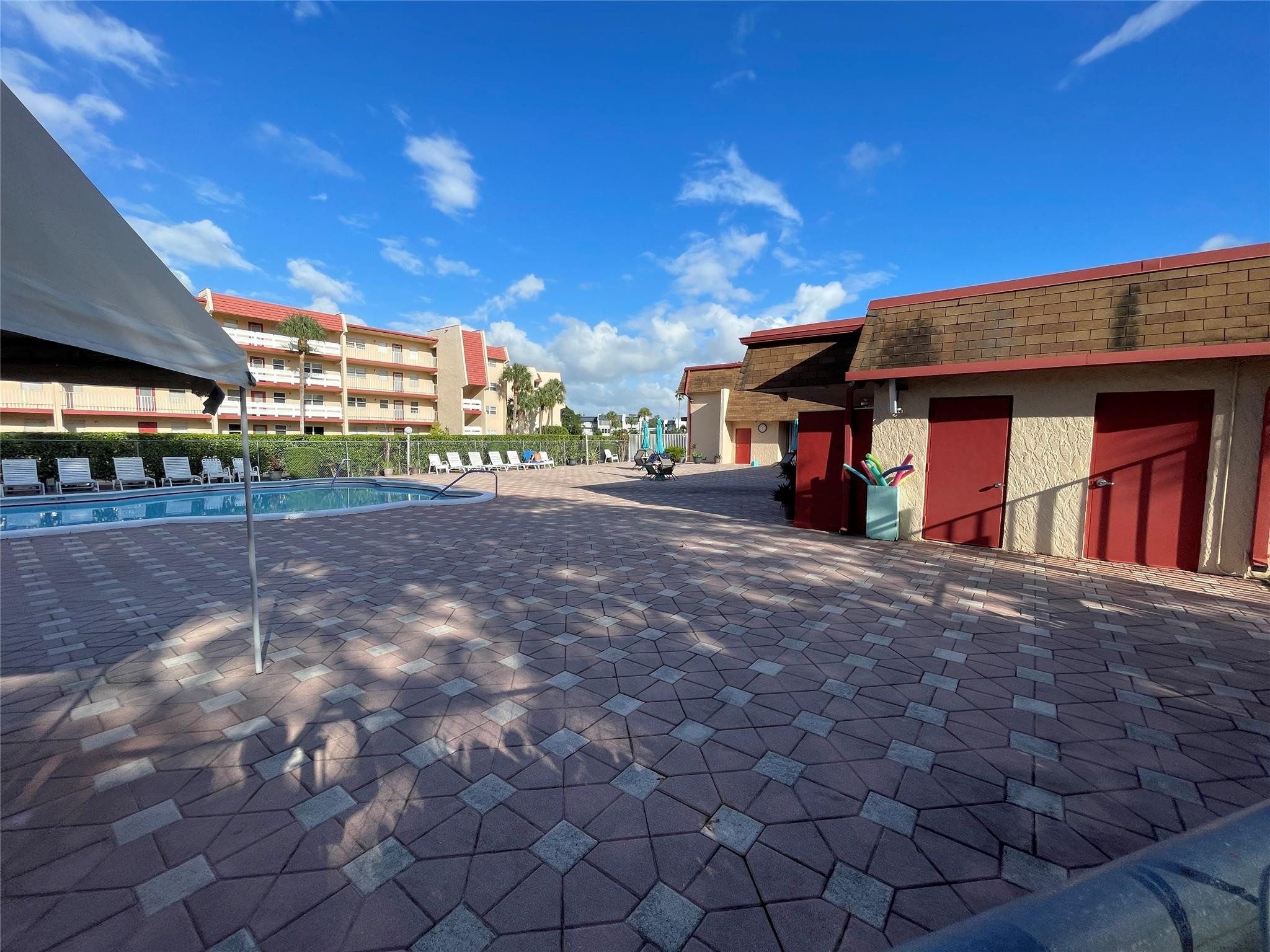 Oriole Golf & Tennis Club - Residential
