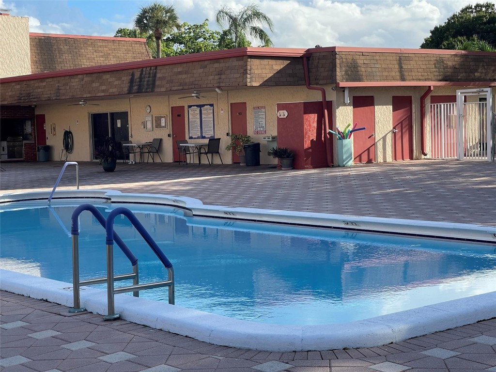 Oriole Golf & Tennis Club - Residential