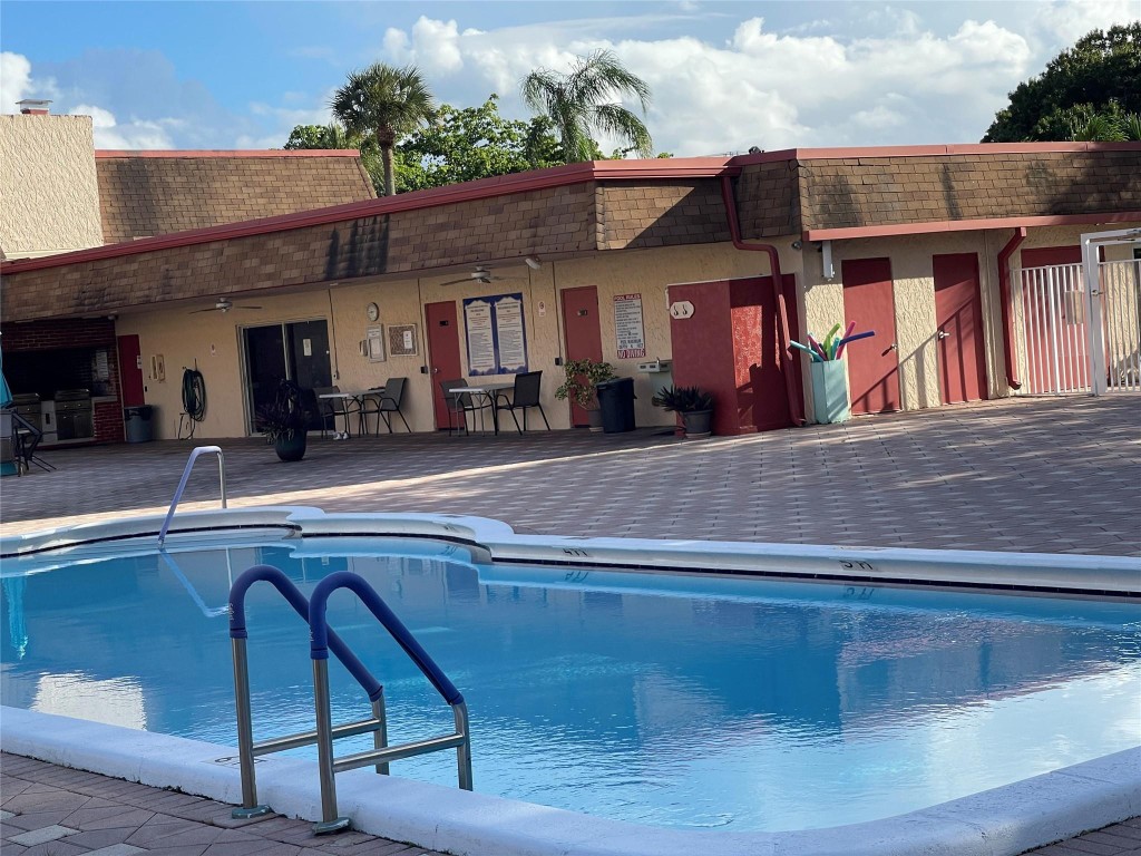 Oriole Golf & Tennis Club - Residential