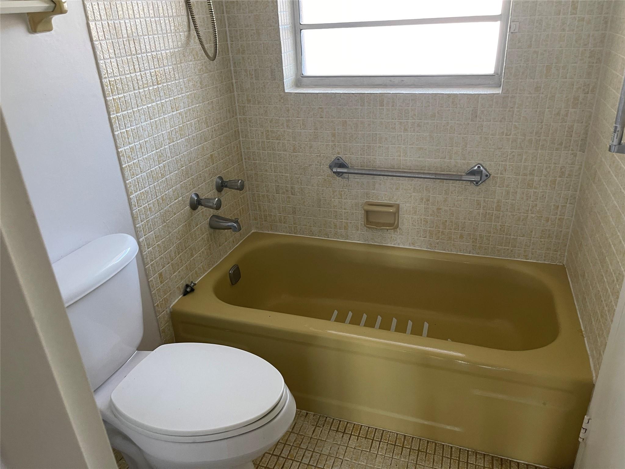 1005 Country Club Dr 205