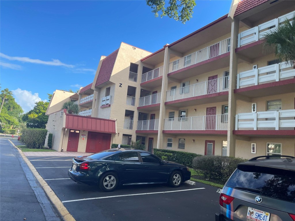 Oriole Golf & Tennis Club - Residential