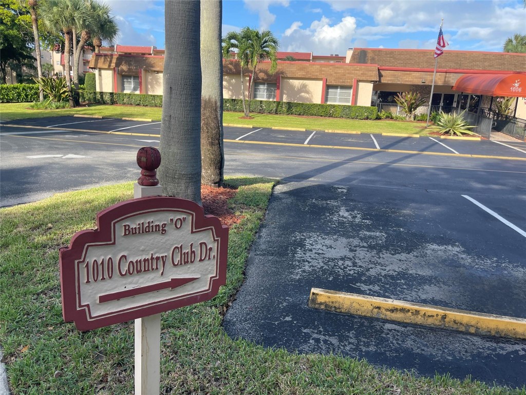 Oriole Golf & Tennis Club - Residential