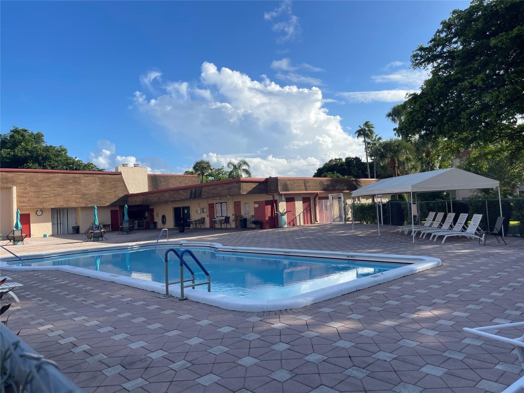 Oriole Golf & Tennis Club - Residential