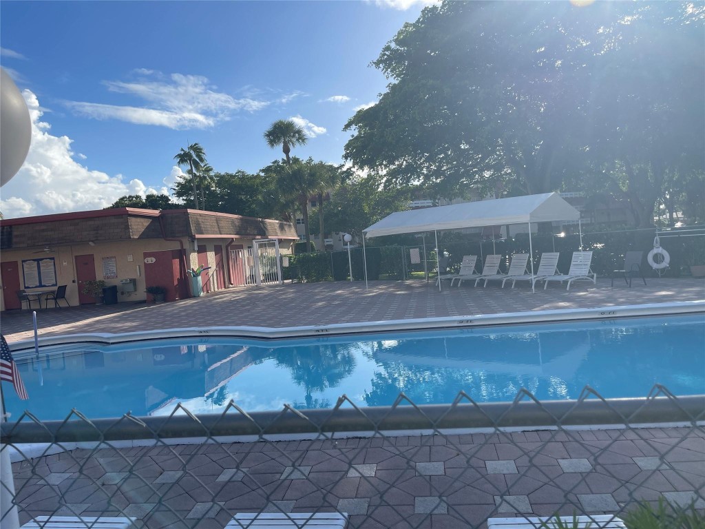 Oriole Golf & Tennis Club - Residential