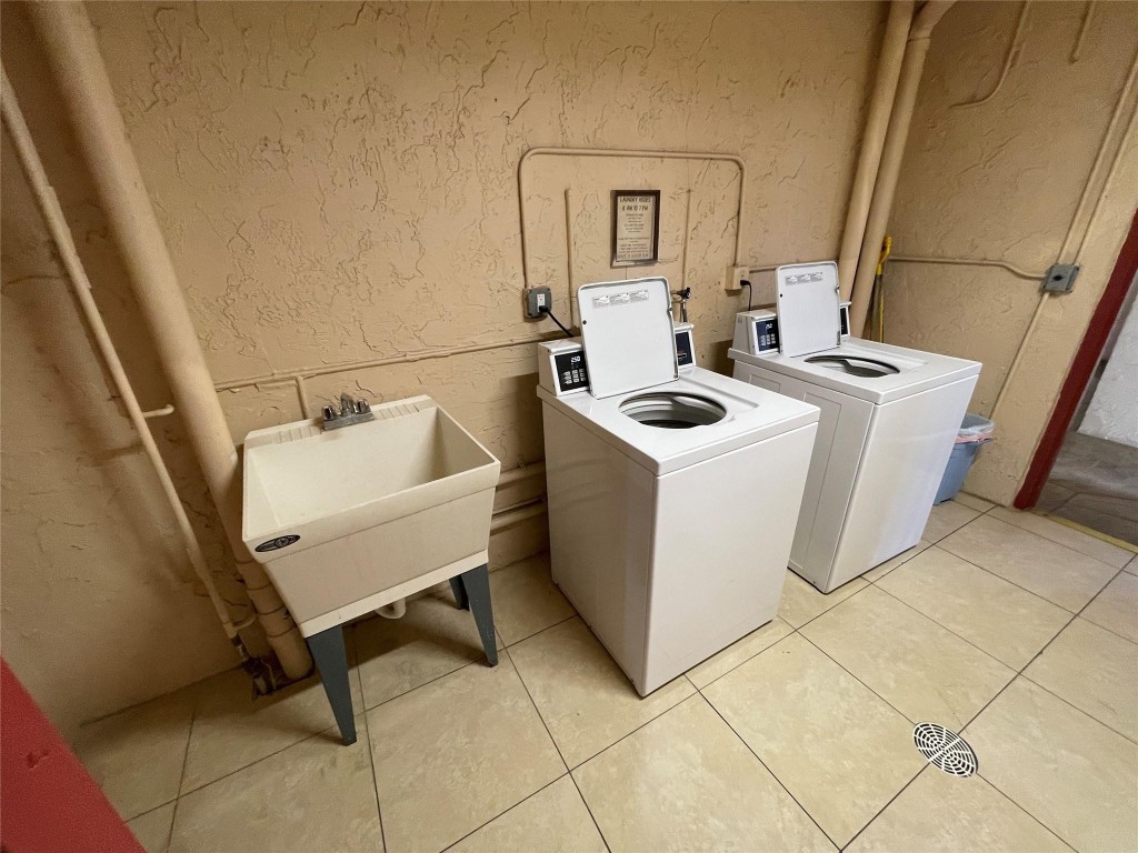 Oriole Golf & Tennis Club - Residential