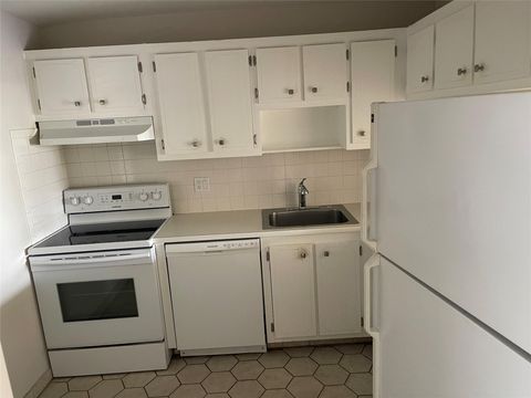 1005 Country Club Dr 205 Margate FL 33063