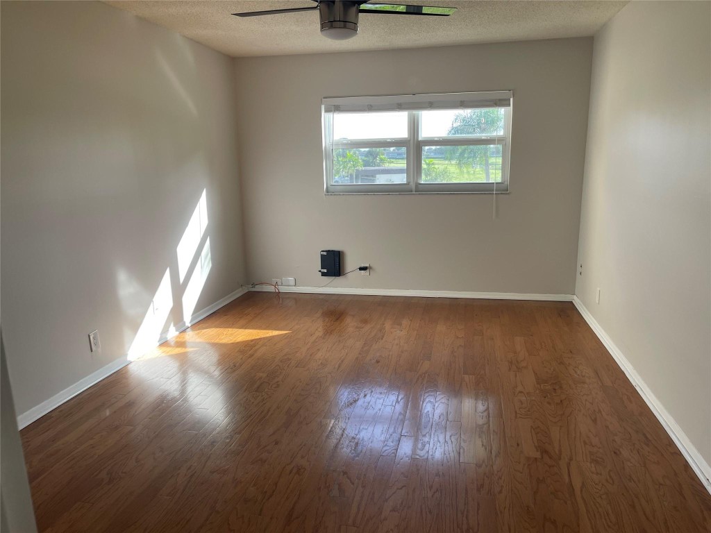 Oriole Golf & Tennis Club - Residential