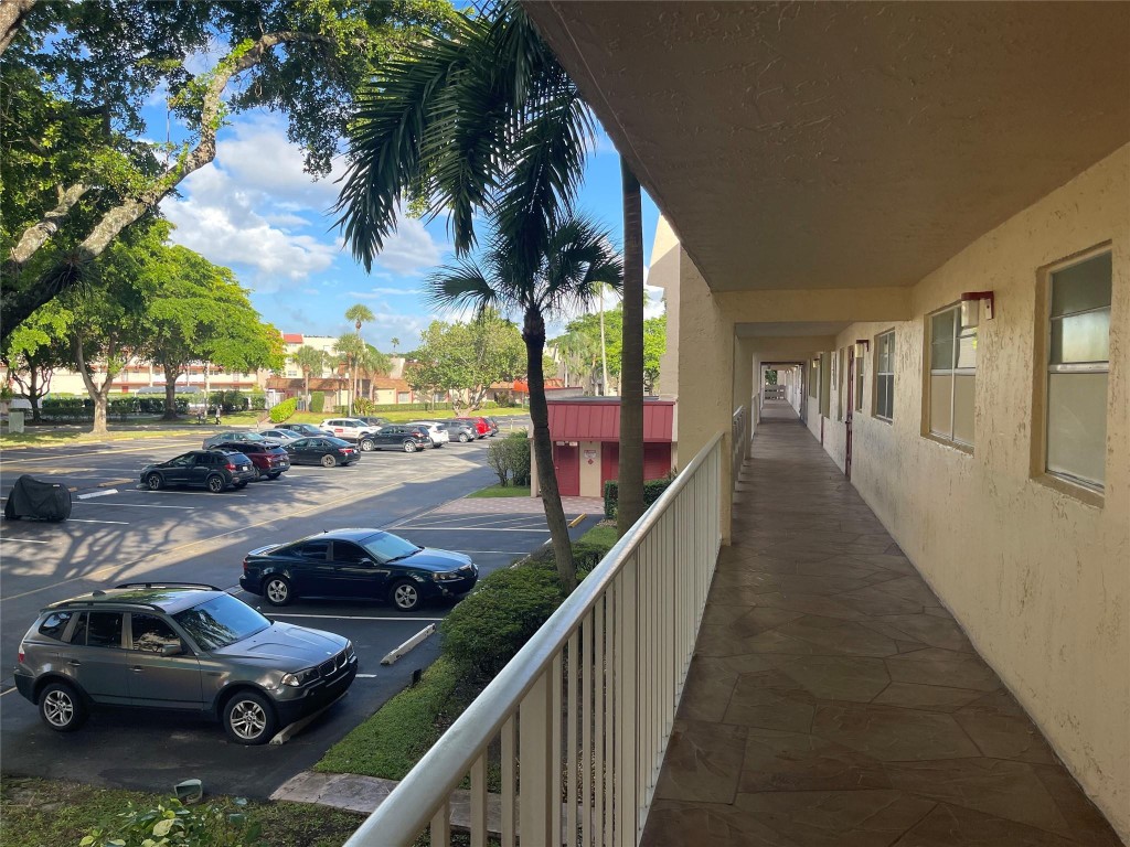 Oriole Golf & Tennis Club - Residential