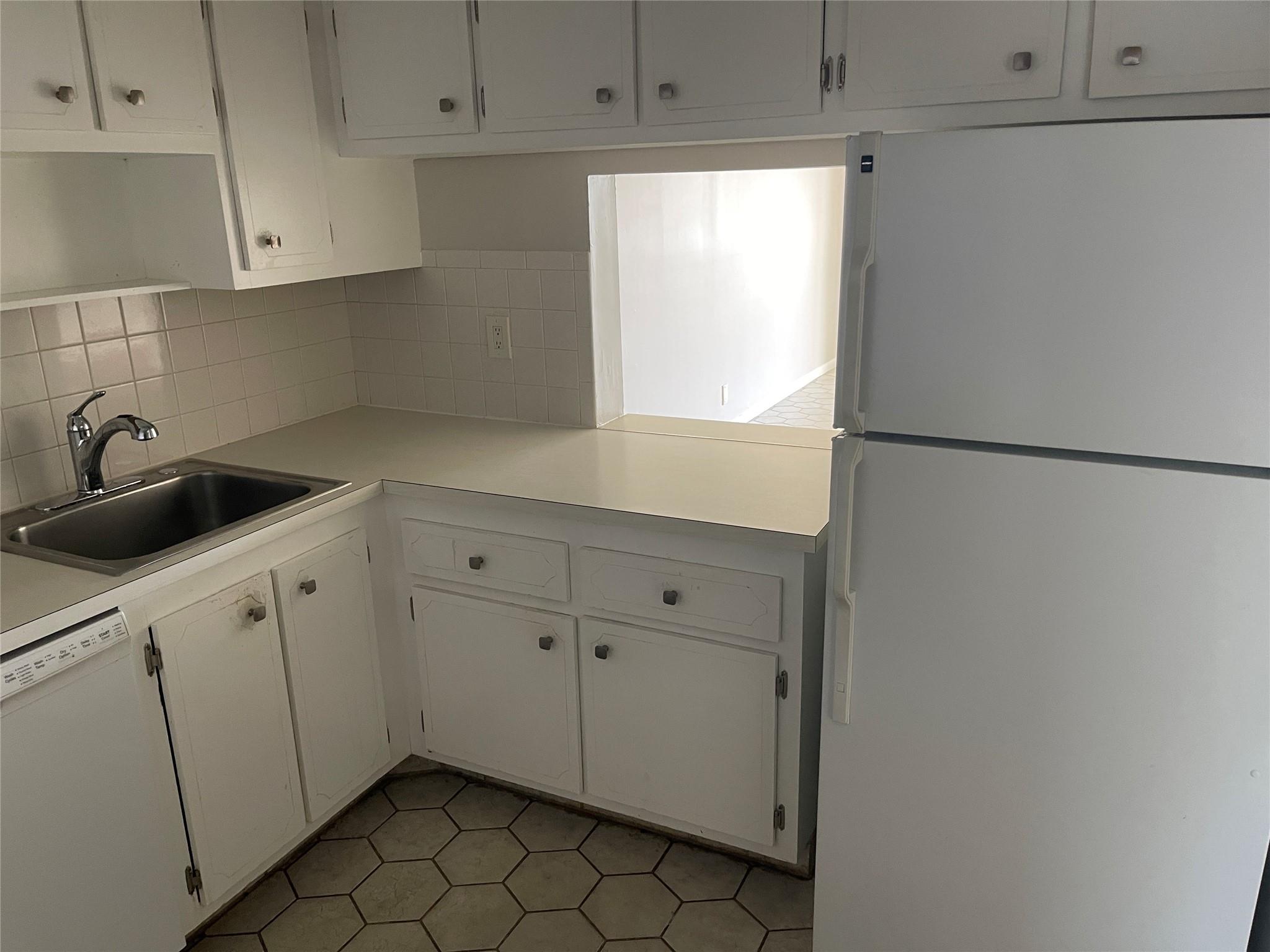 1005 Country Club Dr 205