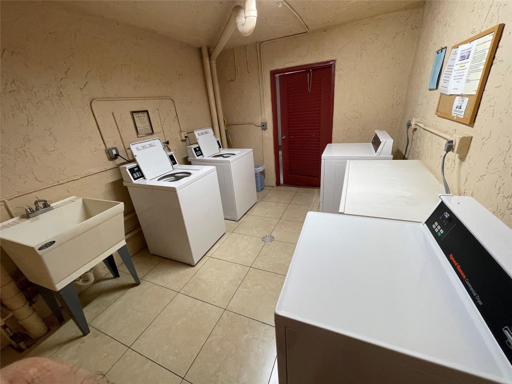 Oriole Golf & Tennis Club - Residential