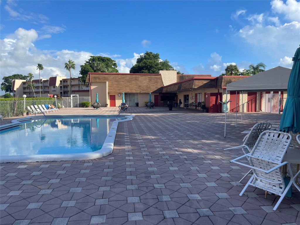 Oriole Golf & Tennis Club - Residential