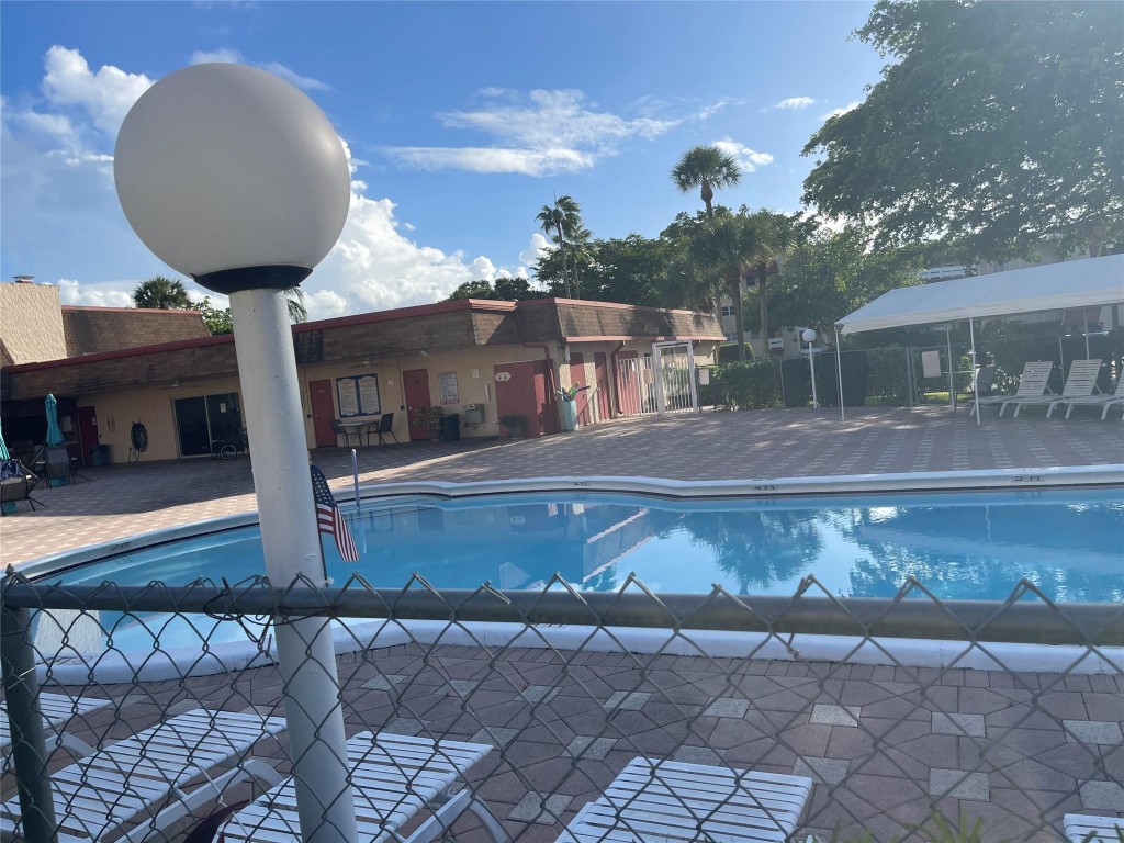 Oriole Golf & Tennis Club - Residential