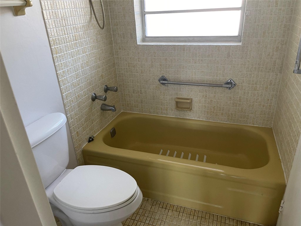 Oriole Golf & Tennis Club - Residential