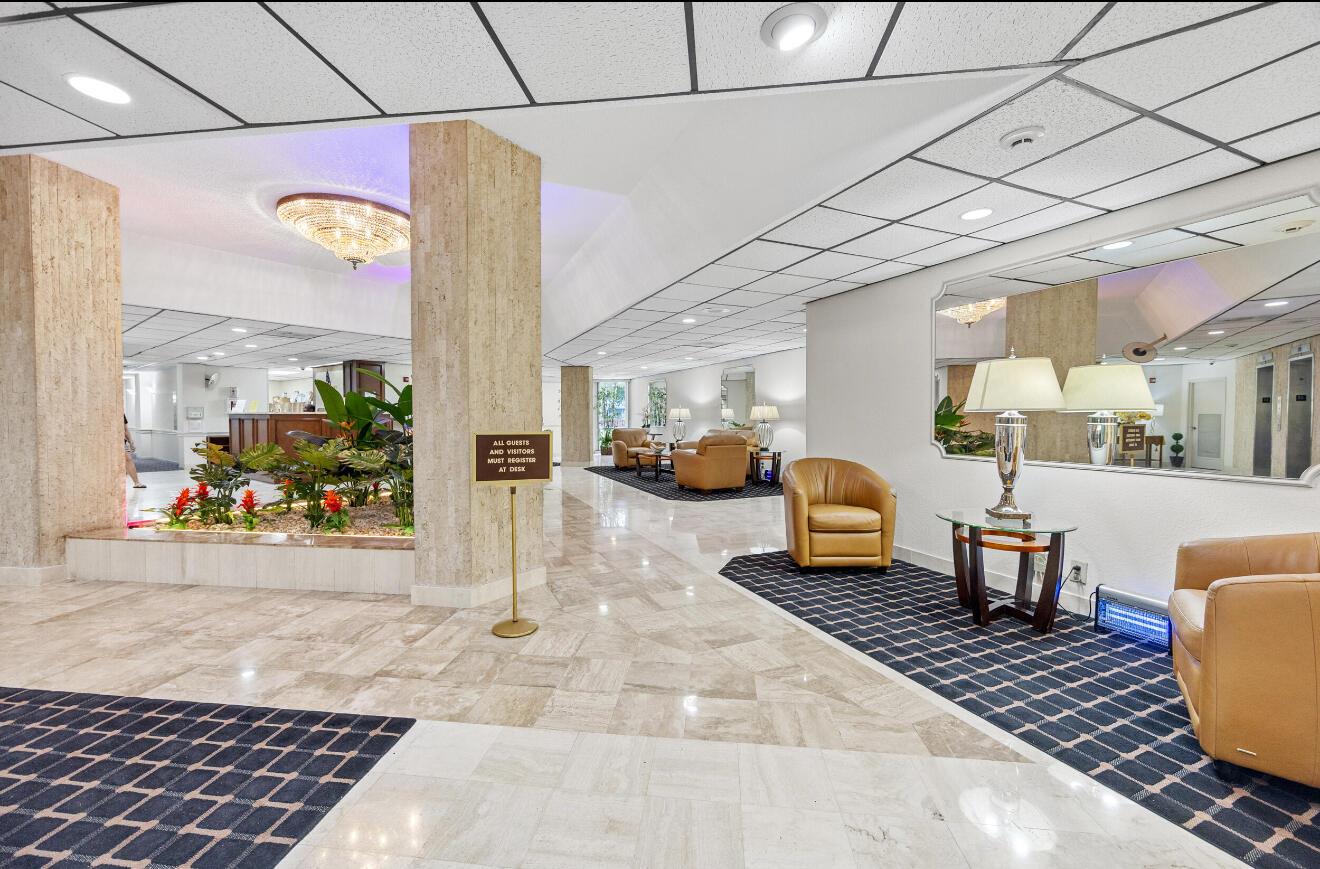 COUNTRY CLUB TOWER OF COR - Residential Lease