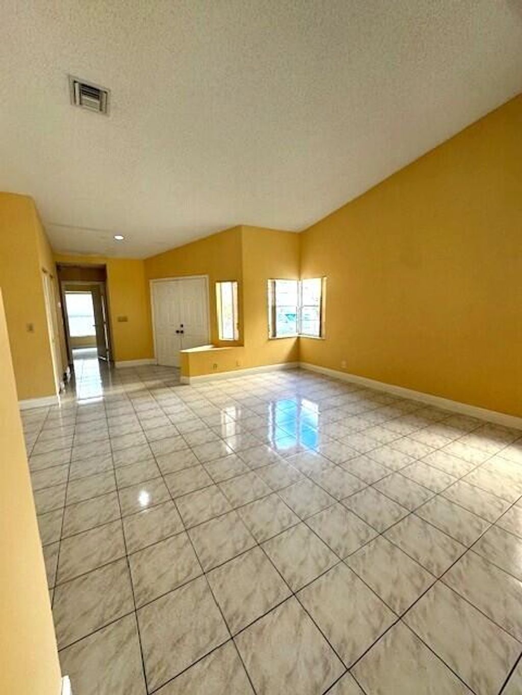 Photo of 10020 Country Brook Road, Boca Raton, FL 33428 (MLS # B26020049)