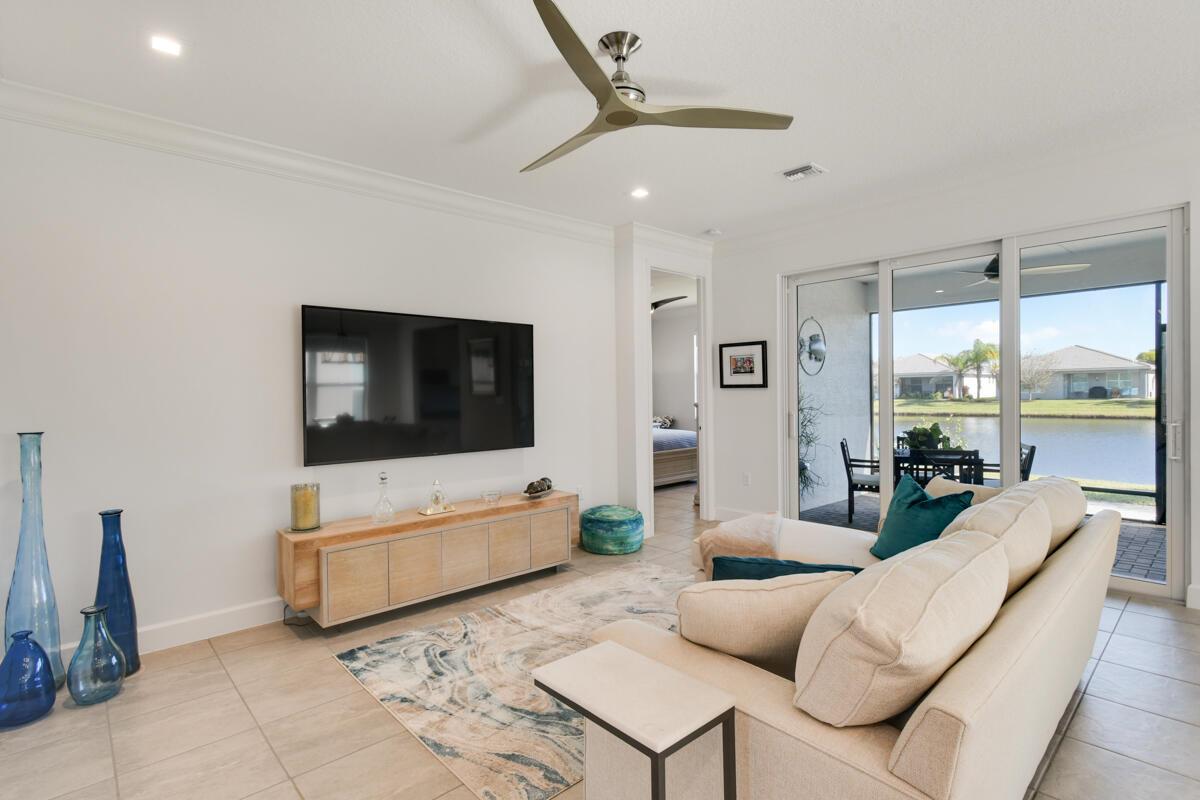 Valencia Cay - Residential