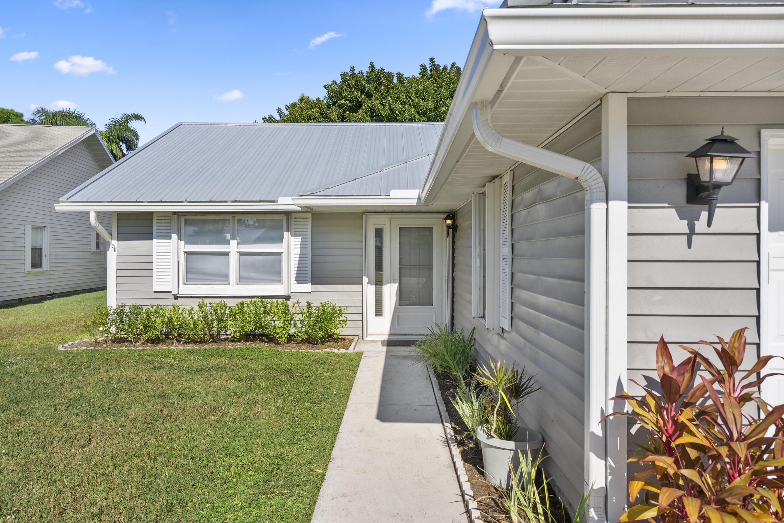 6760 SE Lillian Court