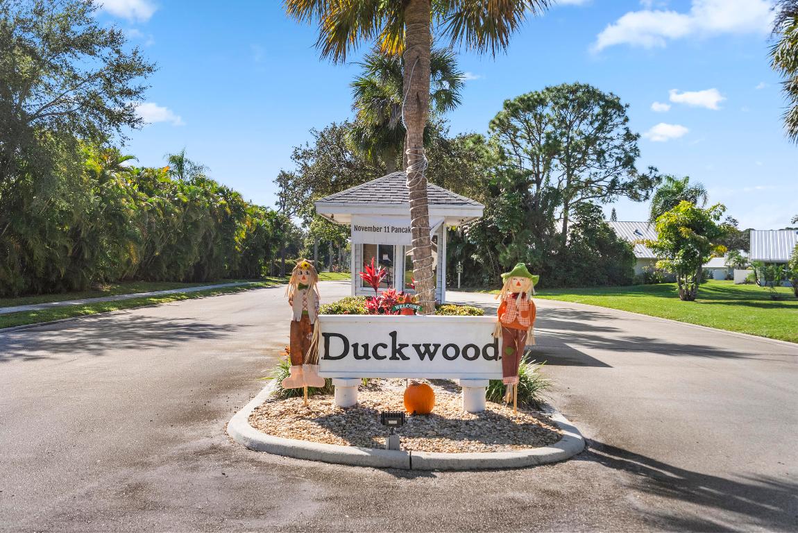 6760 SE Lillian Court