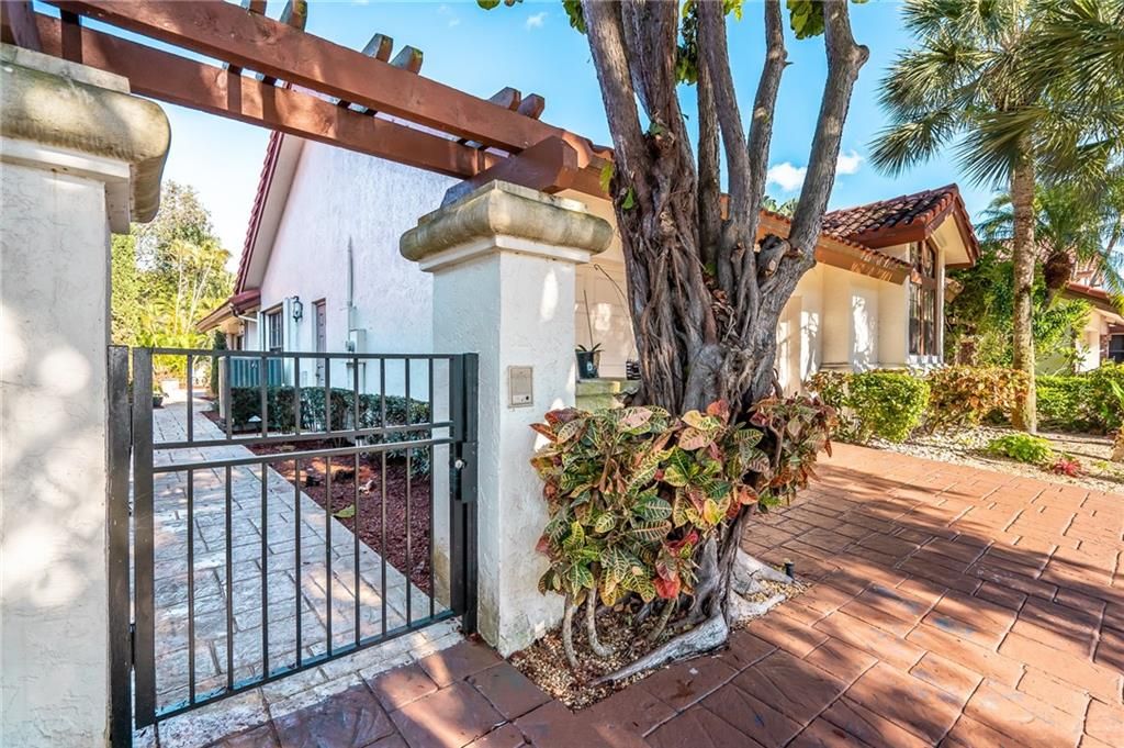 Photo of 21640 Club Villa Terrace, Boca Raton, FL 33433 (MLS # F10262348)