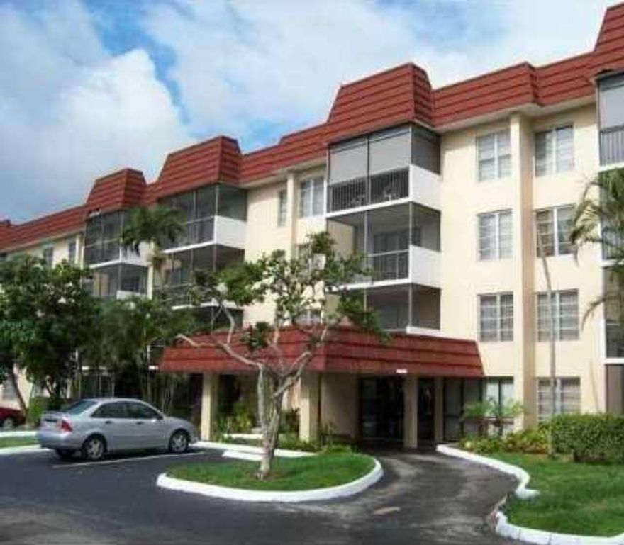 BRIGHT SPACIOUS 2 BEDROOM / 2 BATHROOM WITH NEWLY RENOVATED KITCHEN & BATHROOMS, TILE THROUGHOUT AND NEW APPLIANCES WITH WASHER/DRYER IN UNIT, SCREENED PATIO CORNER UNIT IN ALL AGES GATED COMMUNITY WITH SECURED LOBBY/INTERCOM ENTRANCE, AMENITIES, POOL AND BASKETBALL COURT  - Association requires annual income of $40,000 individual and $50,000 household and 621 credit score
