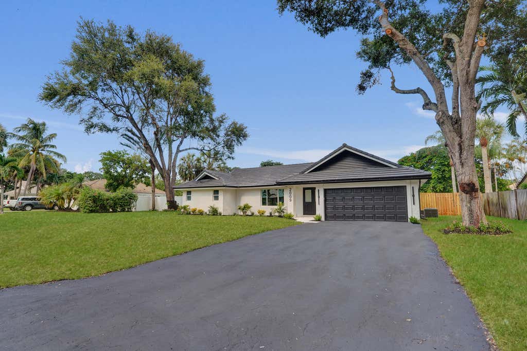 Photo of 2009 SW 36TH Avenue, Delray Beach, FL 33445 (MLS # B26067203)