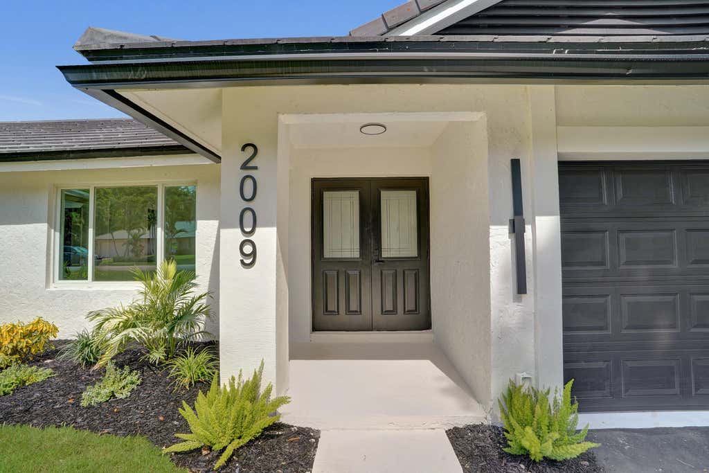 Photo of 2009 SW 36TH Avenue, Delray Beach, FL 33445 (MLS # B26067203)