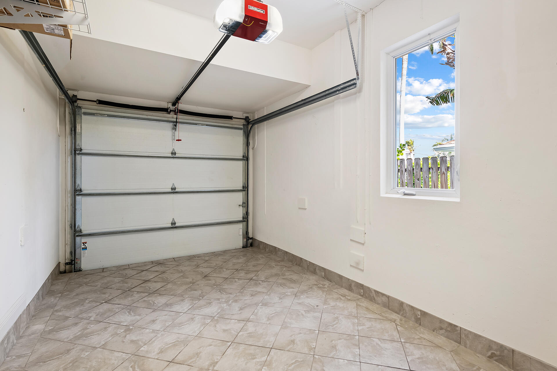 CARIBBEAN KEYS - Residential