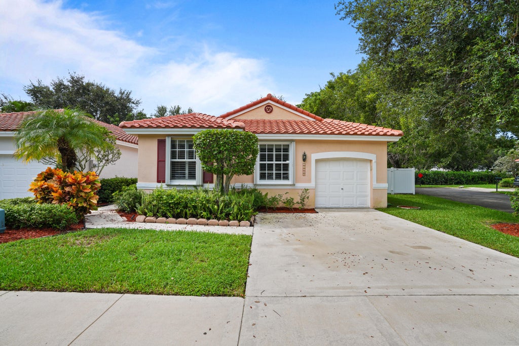 Photo of 15298 SW 49th Street, Davie, FL 33331 (MLS # B26078090)