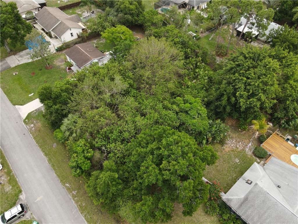 Photo of 7901 Hamilton Ave, Fort Pierce, FL 34951 (MLS # F10281268)