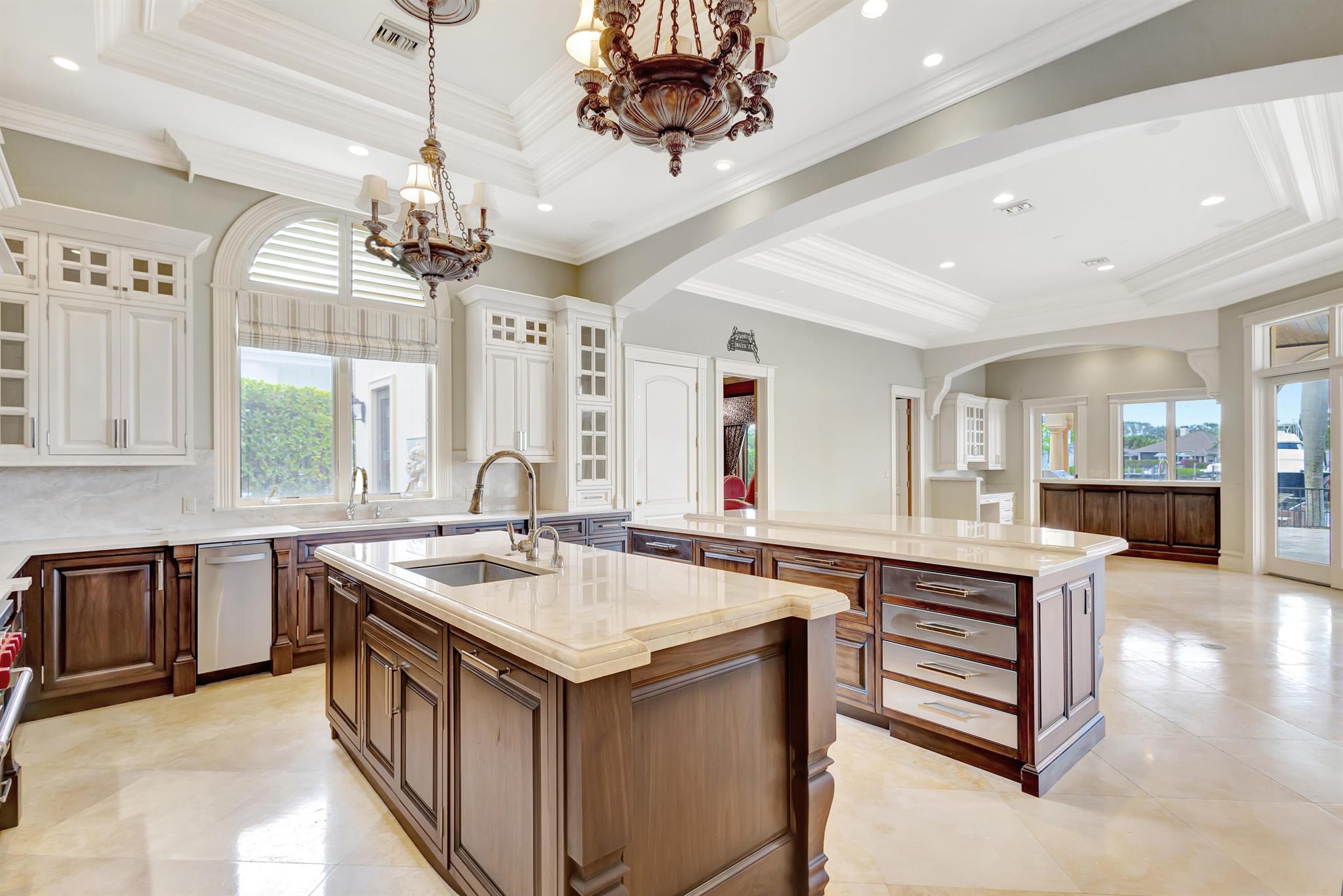 ADMIRALS COVE - Residential