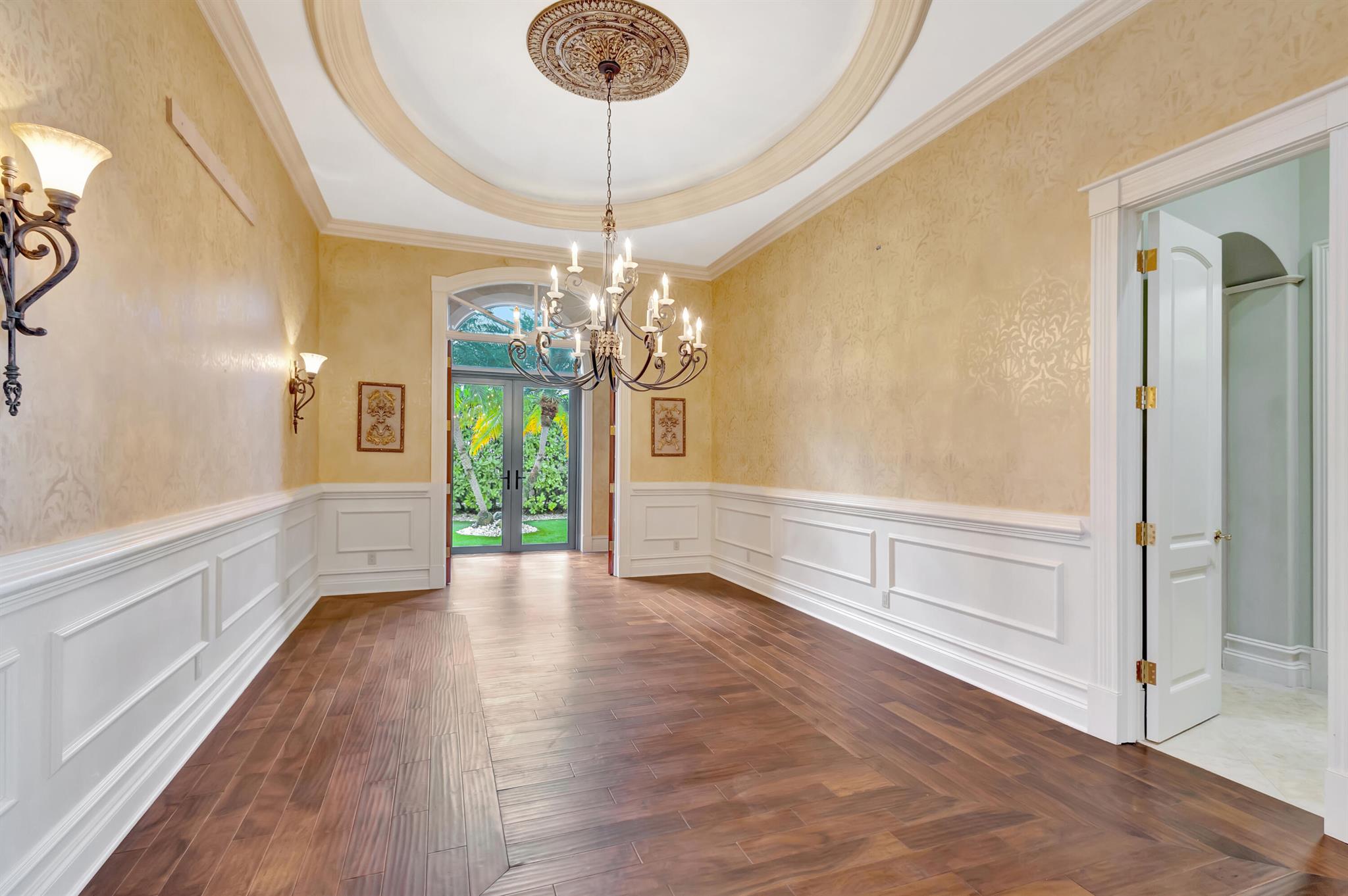 ADMIRALS COVE - Residential