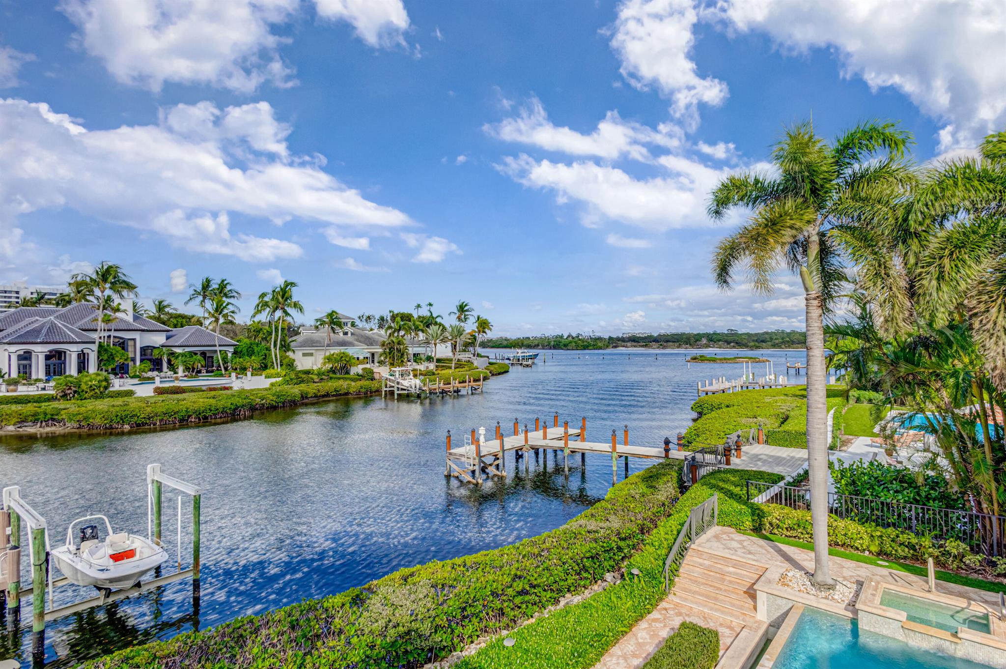 ADMIRALS COVE - Residential