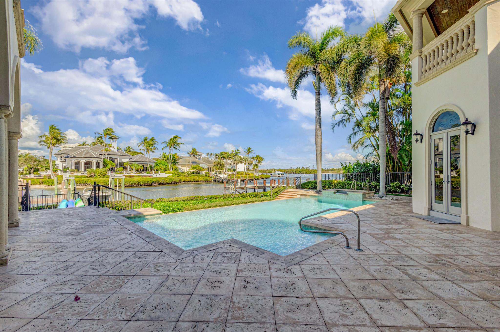 ADMIRALS COVE - Residential