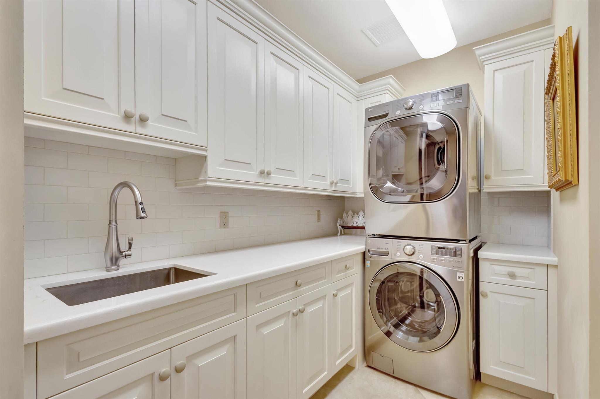 ADMIRALS COVE - Residential