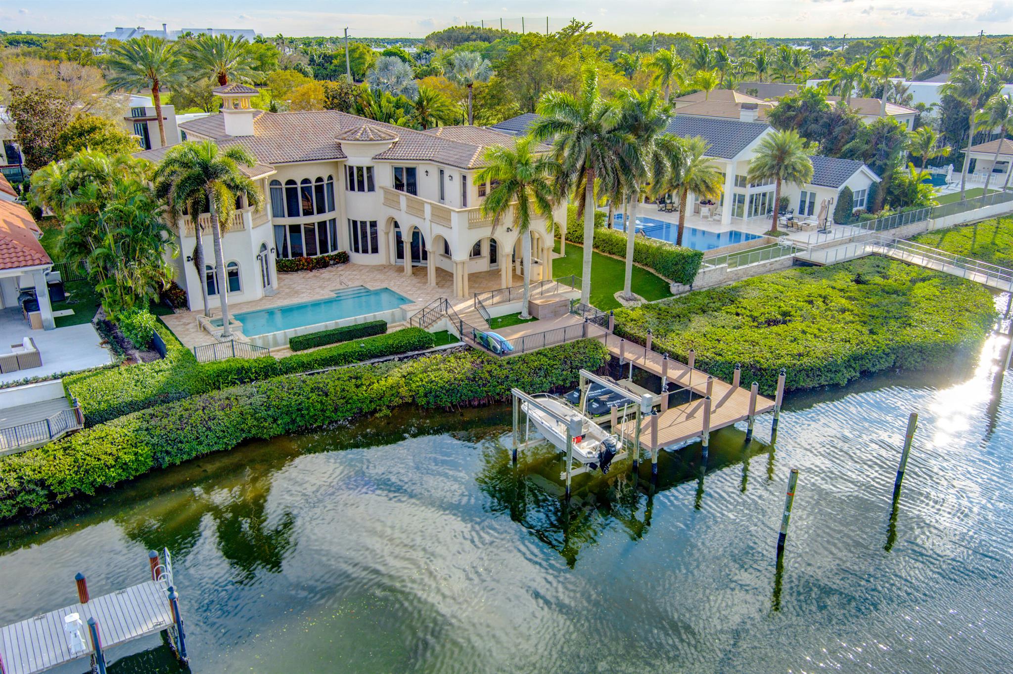 ADMIRALS COVE - Residential