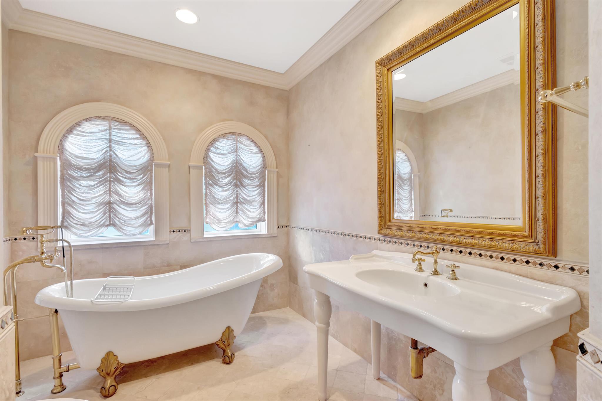 ADMIRALS COVE - Residential