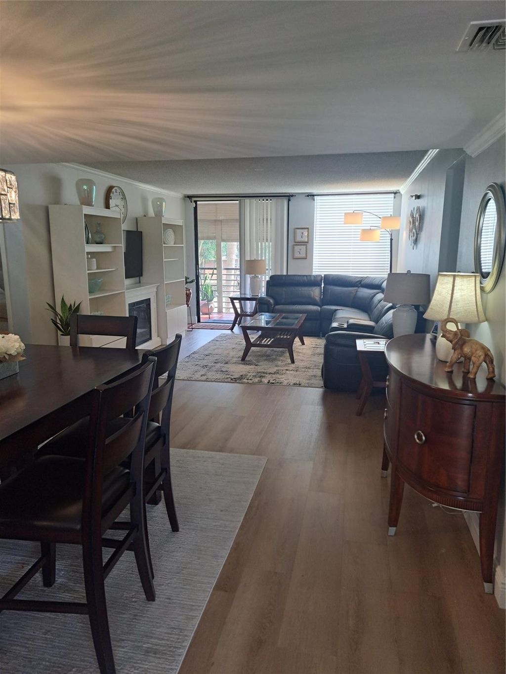 listing image 0