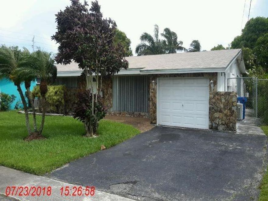 Beautiful home up for rent situated in sunrise Florida, Plenty of fruit trees, 3 bedroom and 2 baths with a large enclosed patio.
