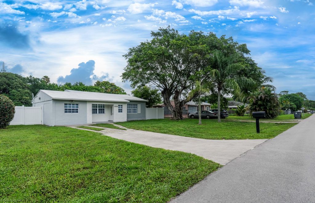 Photo of 5135 Sunrise Boulevard, Delray Beach, FL 33484 (MLS # R11057446)