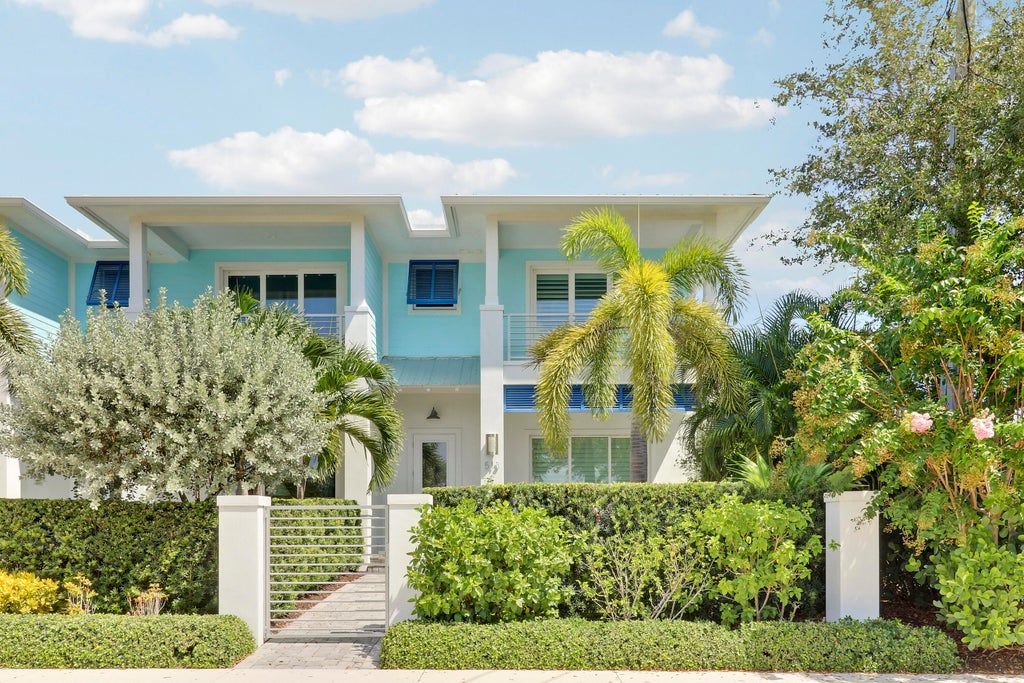 Photo of 513 SW Ocean Boulevard, Stuart, FL 34994 (MLS # B26069740)