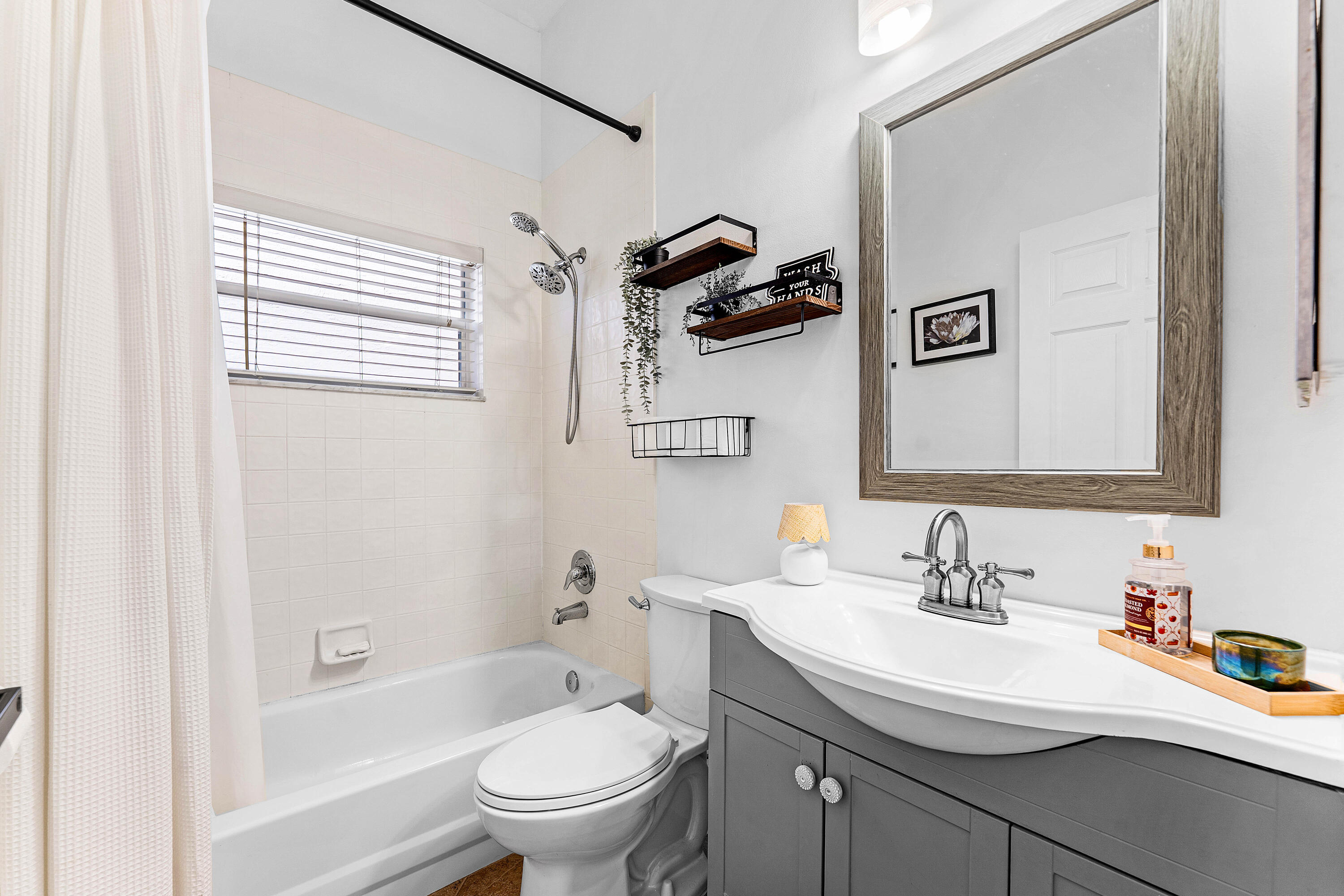 LAKE CHARLESTON TR W - Residential